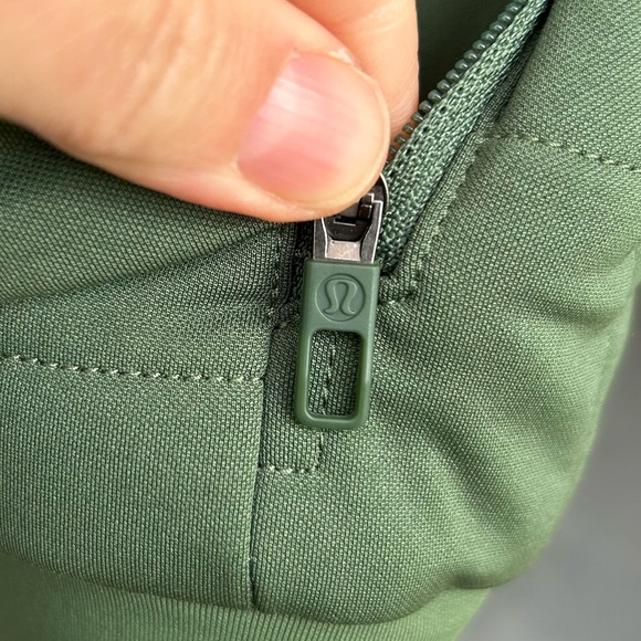 Lululemon Rival Side Bomber, size M - Picture 14 of 15